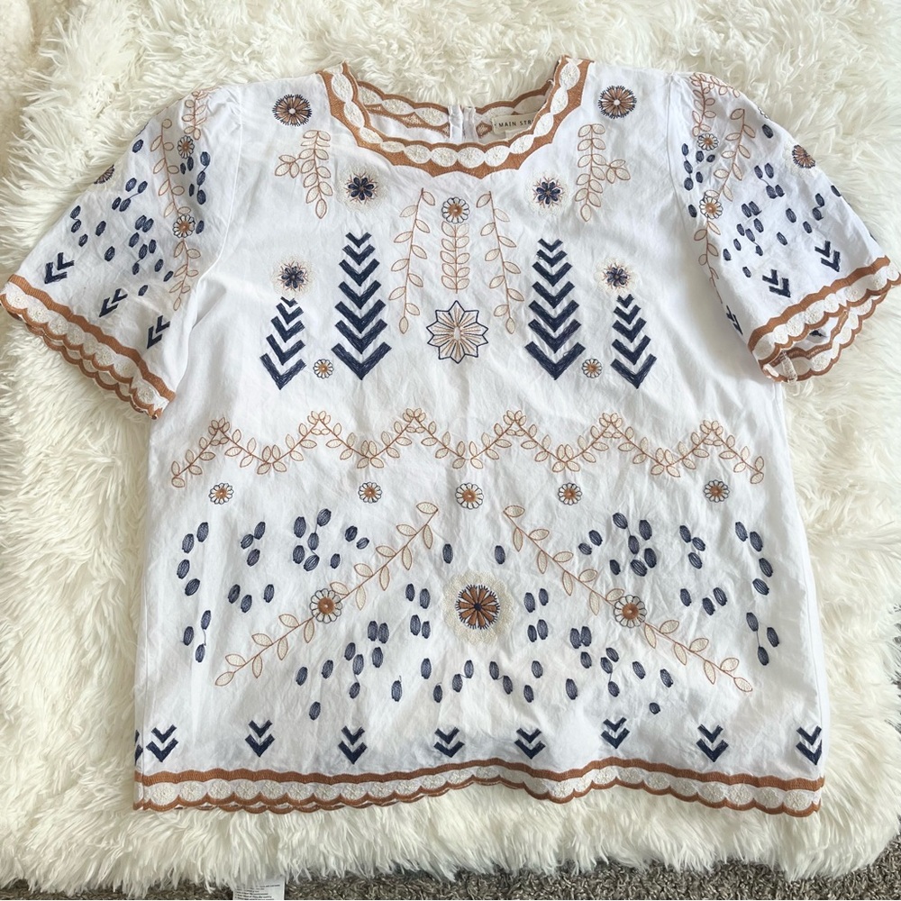 Main Strip White Embroidered Short Sleeve Top with Navy and Tan Accents
